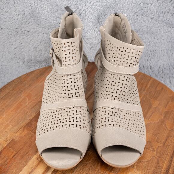 Easy Street Carrigan Beige Synthetic Peep Toe Sandals Women's Size 10 Wide - Picture 2 of 6